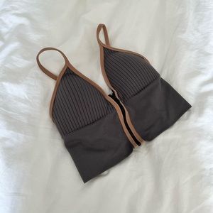 Deep V zipper crop top